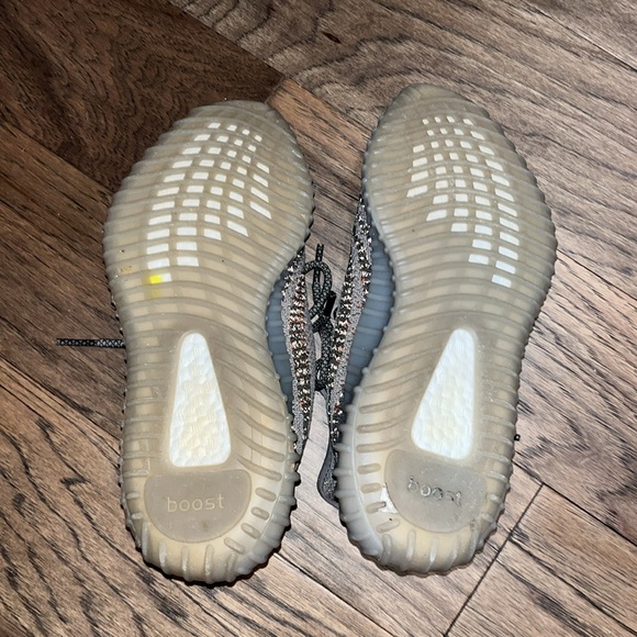 Yeezy Boost 350 V2 Beluga - Picture 6 of 11
